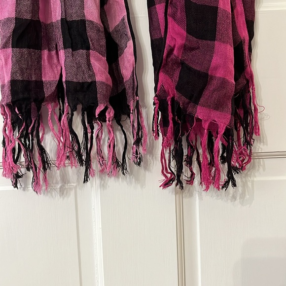 Pink and Black Fringe Scarf - Picture 3 of 6